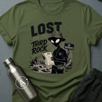 Tourist Trap sci-fi t-shirt — alien tourist lost on Earth with bucket hat and useless map — Black unisex tee — Apsion Outpost